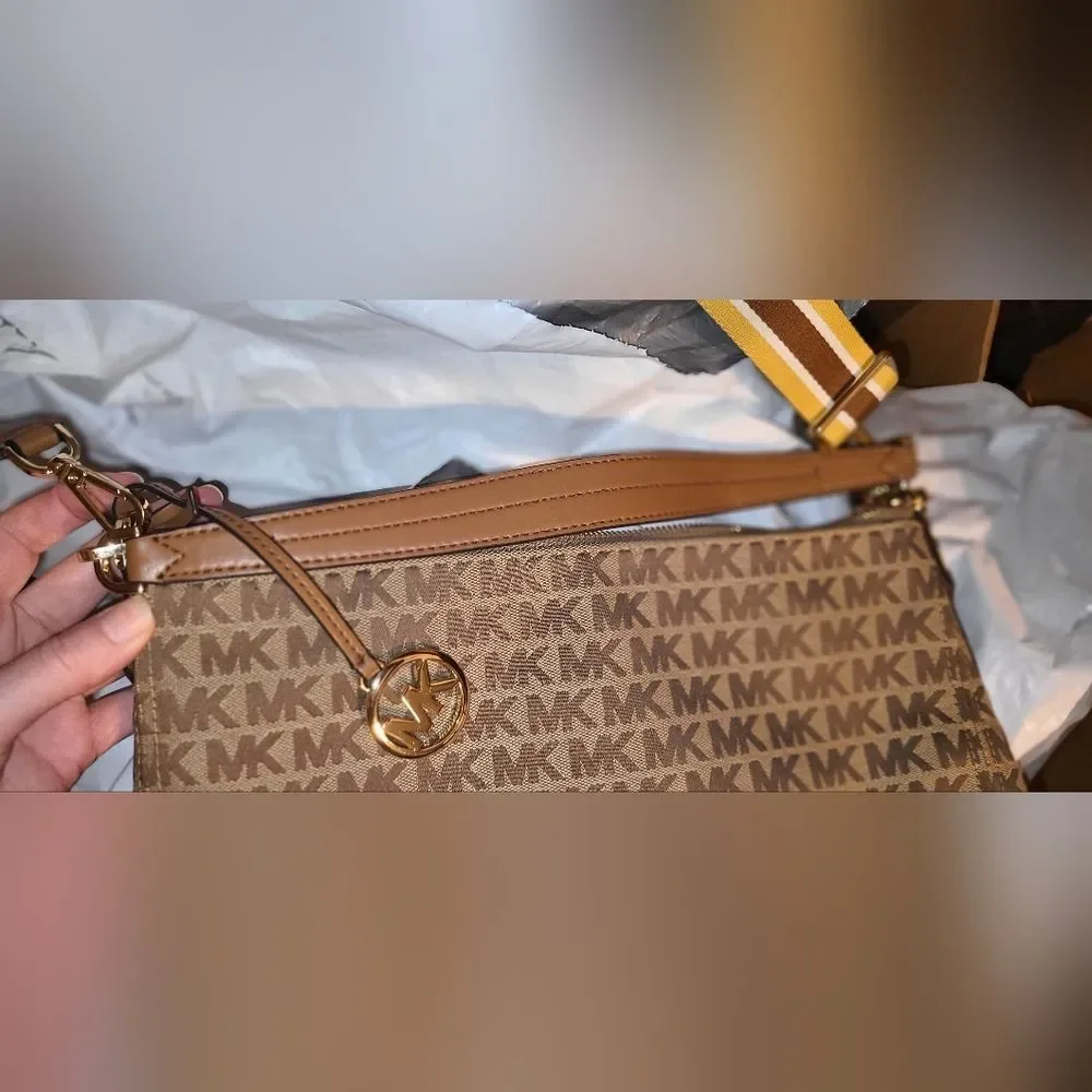 NEW Michael Kors MK Designer Bedford Hobo Bag Tan jacquard Purse Bag Crossbody